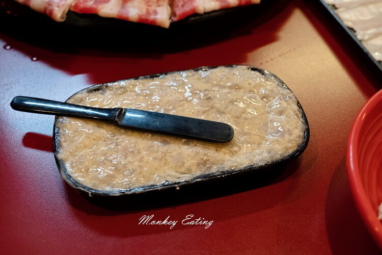 【台中西屯】小瀋陽酸菜白肉鍋｜道地東北炭火酸菜鍋，五花肉片入口即化。台中火鍋推薦 - 貪吃猴的幻想