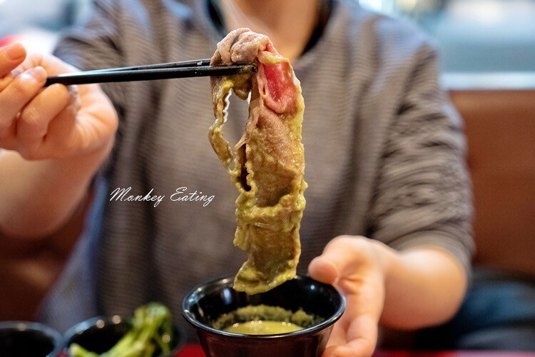 【台中西屯】小瀋陽酸菜白肉鍋｜道地東北炭火酸菜鍋，五花肉片入口即化。台中火鍋推薦 - 貪吃猴的幻想