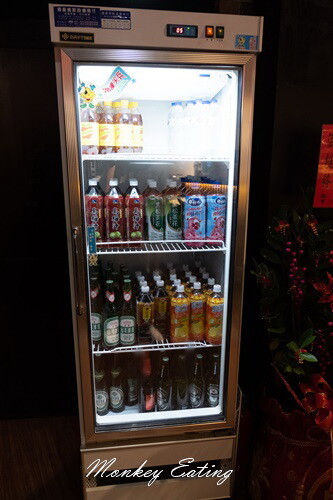 【台中西屯】小瀋陽酸菜白肉鍋｜道地東北炭火酸菜鍋，五花肉片入口即化。台中火鍋推薦 - 貪吃猴的幻想