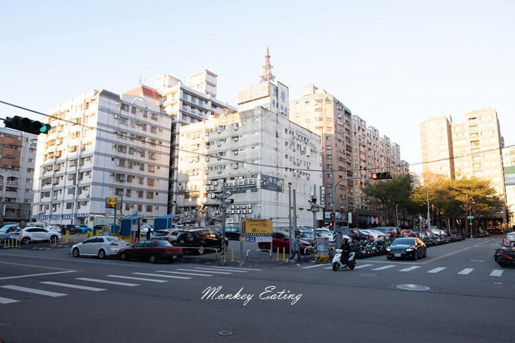 【台中西屯】小瀋陽酸菜白肉鍋｜道地東北炭火酸菜鍋，五花肉片入口即化。台中火鍋推薦 - 貪吃猴的幻想