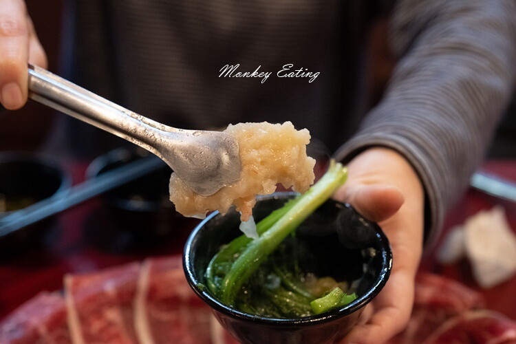 【台中西屯】小瀋陽酸菜白肉鍋｜道地東北炭火酸菜鍋，五花肉片入口即化。台中火鍋推薦 - 貪吃猴的幻想