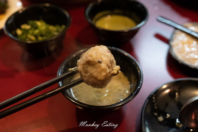 【台中西屯】小瀋陽酸菜白肉鍋｜道地東北炭火酸菜鍋，五花肉片入口即化。台中火鍋推薦 - 貪吃猴的幻想