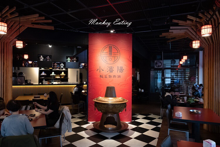 【台中西屯】小瀋陽酸菜白肉鍋｜道地東北炭火酸菜鍋，五花肉片入口即化。台中火鍋推薦 - 貪吃猴的幻想