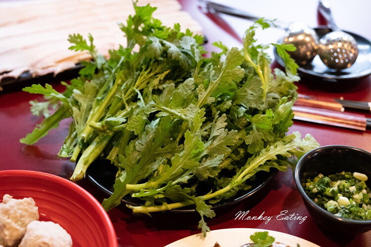 【台中西屯】小瀋陽酸菜白肉鍋｜道地東北炭火酸菜鍋，五花肉片入口即化。台中火鍋推薦 - 貪吃猴的幻想