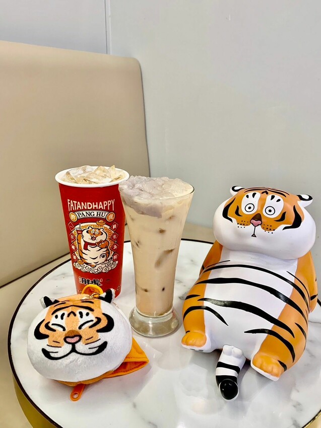【台北】北車飲料｜Who’s Tea鬍子茶X我不是胖虎 超人氣插畫胖虎聯名飲料杯超可愛 暖心奶茶系療癒你的心
