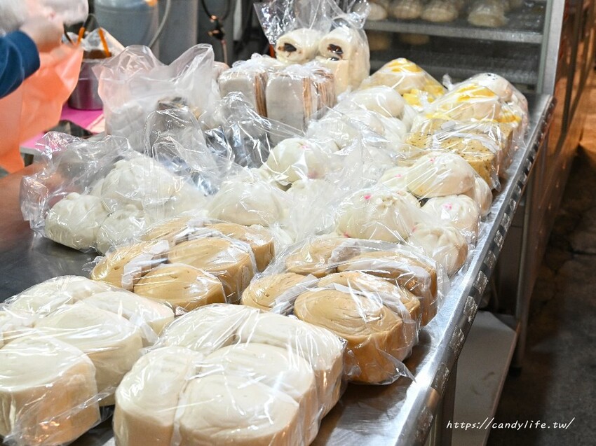 東興包子舖｜台中饅頭包子推薦，選用鼎泰豐同等級麵粉，近30種口味，早上六點開賣，常常開賣兩小時就賣完，想吃建議早點來！