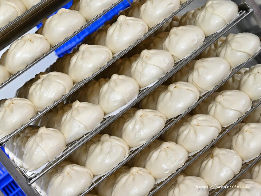 東興包子舖｜台中饅頭包子推薦，選用鼎泰豐同等級麵粉，近30種口味，早上六點開賣，常常開賣兩小時就賣完，想吃建議早點來！