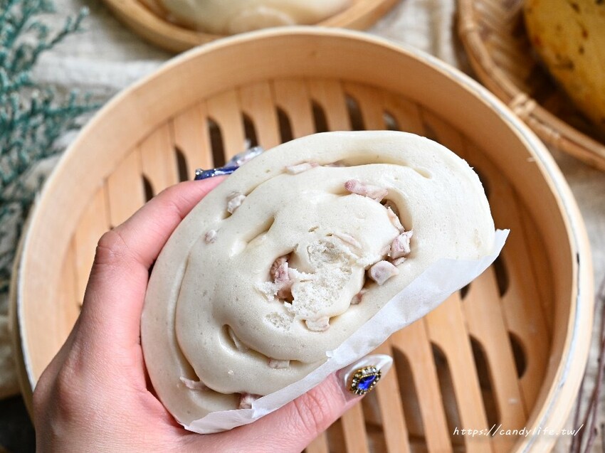 東興包子舖｜台中饅頭包子推薦，選用鼎泰豐同等級麵粉，近30種口味，早上六點開賣，常常開賣兩小時就賣完，想吃建議早點來！