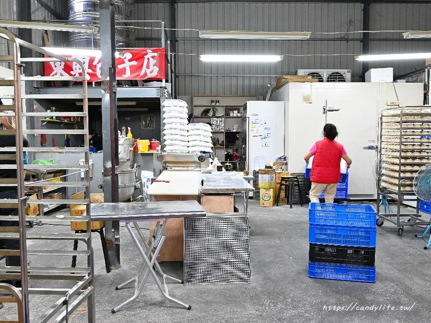 東興包子舖｜台中饅頭包子推薦，選用鼎泰豐同等級麵粉，近30種口味，早上六點開賣，常常開賣兩小時就賣完，想吃建議早點來！