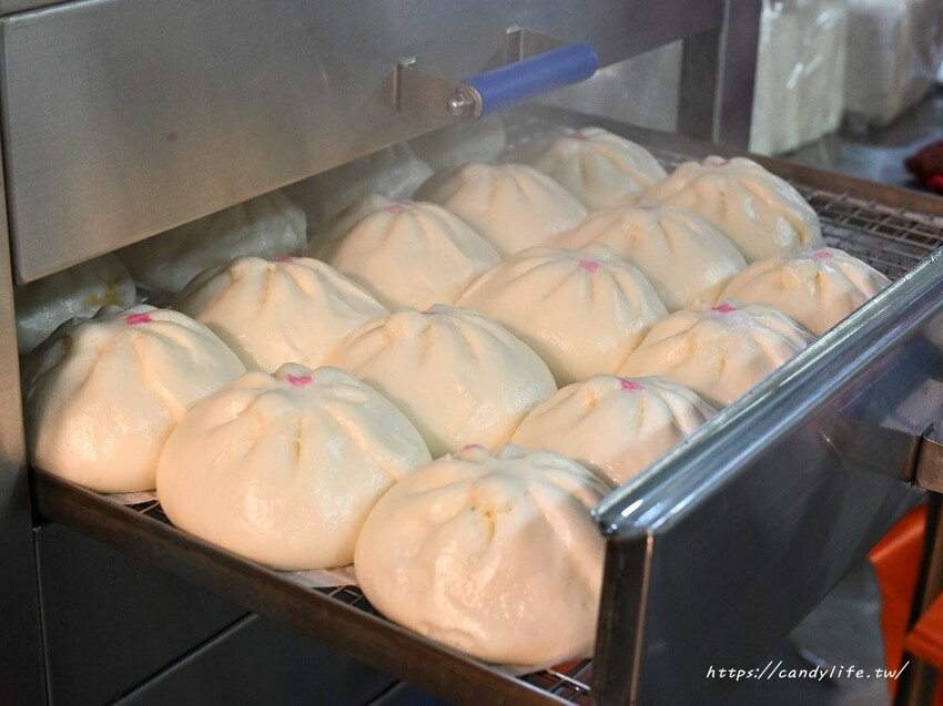 東興包子舖｜台中饅頭包子推薦，選用鼎泰豐同等級麵粉，近30種口味，早上六點開賣，常常開賣兩小時就賣完，想吃建議早點來！