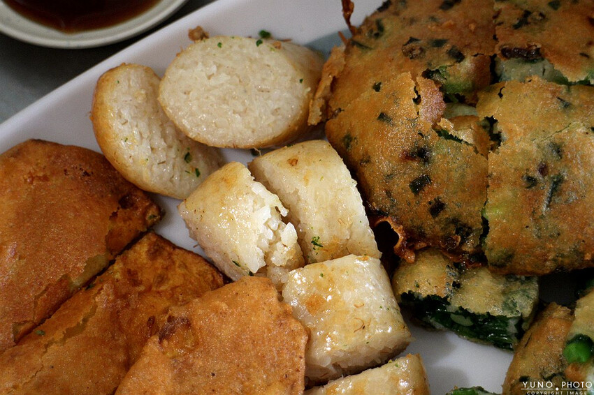 南投縣竹山鎮在地人才知!城隍廟旁人氣老攤「蚵嗲、韭菜捲、炸蘿蔔糕」外酥內嫩超欠吃 銅板價台式下午茶