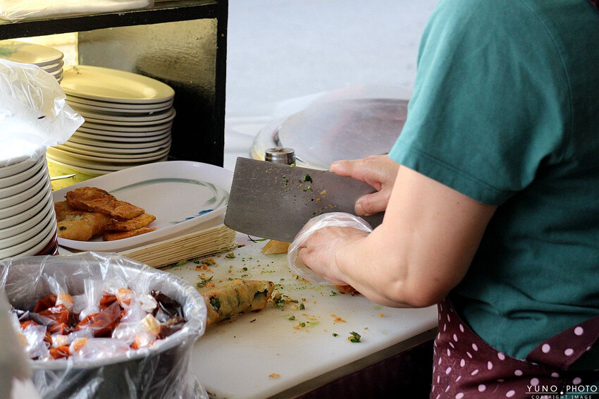 南投縣竹山鎮在地人才知!城隍廟旁人氣老攤「蚵嗲、韭菜捲、炸蘿蔔糕」外酥內嫩超欠吃 銅板價台式下午茶