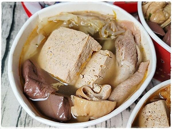 【南區】3鼎紅麻辣鴨血臭豆腐《台中南區南門店》－不可錯過的雙倍爆乳麻辣湯頭 ～中興大學、忠孝夜市麻辣鴨