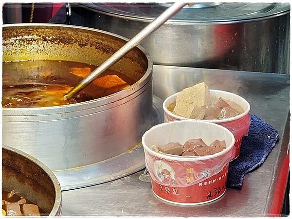 【南區】3鼎紅麻辣鴨血臭豆腐《台中南區南門店》－不可錯過的雙倍爆乳麻辣湯頭 ～中興大學、忠孝夜市麻辣鴨