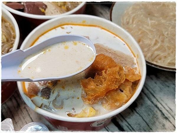 【南區】3鼎紅麻辣鴨血臭豆腐《台中南區南門店》－不可錯過的雙倍爆乳麻辣湯頭 ～中興大學、忠孝夜市麻辣鴨