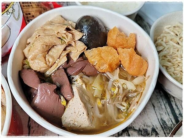 【南區】3鼎紅麻辣鴨血臭豆腐《台中南區南門店》－不可錯過的雙倍爆乳麻辣湯頭 ～中興大學、忠孝夜市麻辣鴨