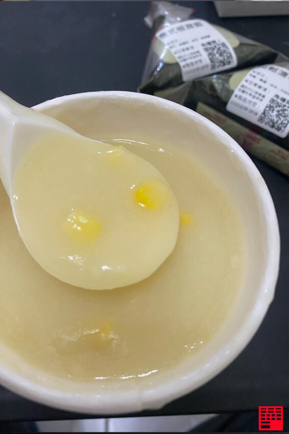 台中北屯美食／新開幕角糰職人OnigiriCraftsman飯糰專賣店！12種飯糰口味～還有多種炸物可選