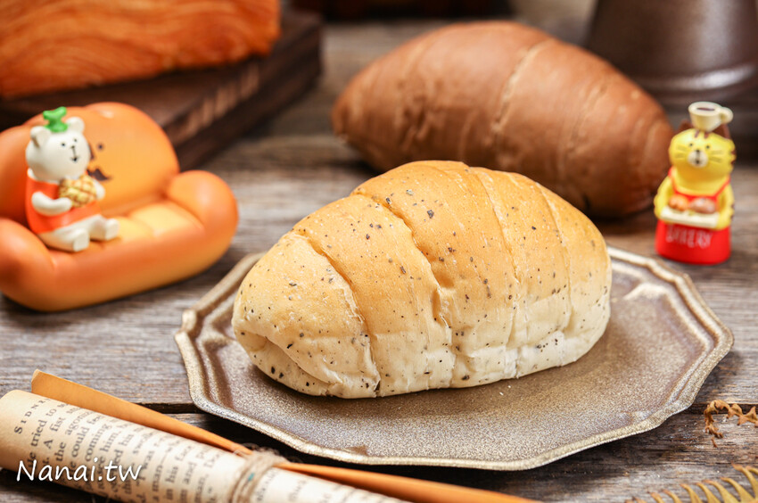 最新ig打卡點!手撕千層吐司,草莓千層吐司一出爐秒殺,生乳可頌用料不手軟,凍滋和流心吃法,網友譽為生乳界天花板