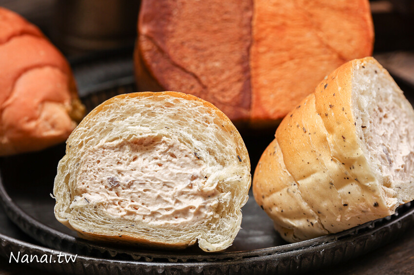 最新ig打卡點!手撕千層吐司,草莓千層吐司一出爐秒殺,生乳可頌用料不手軟,凍滋和流心吃法,網友譽為生乳界天花板