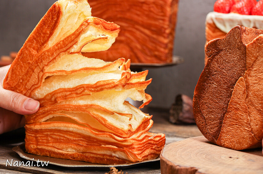 最新ig打卡點!手撕千層吐司,草莓千層吐司一出爐秒殺,生乳可頌用料不手軟,凍滋和流心吃法,網友譽為生乳界天花板