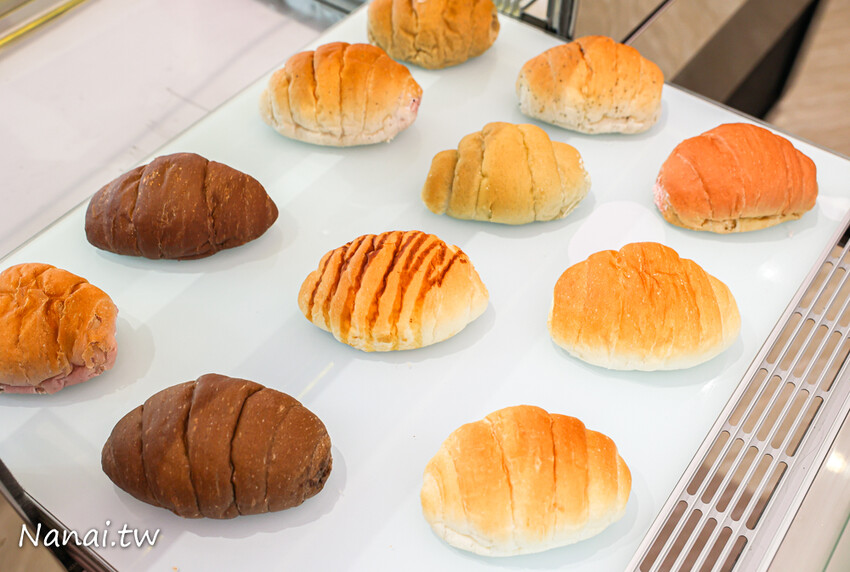 最新ig打卡點!手撕千層吐司,草莓千層吐司一出爐秒殺,生乳可頌用料不手軟,凍滋和流心吃法,網友譽為生乳界天花板