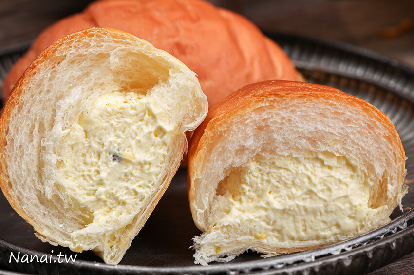 最新ig打卡點!手撕千層吐司,草莓千層吐司一出爐秒殺,生乳可頌用料不手軟,凍滋和流心吃法,網友譽為生乳界天花板