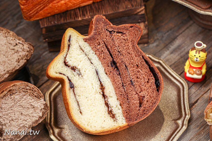 最新ig打卡點!手撕千層吐司,草莓千層吐司一出爐秒殺,生乳可頌用料不手軟,凍滋和流心吃法,網友譽為生乳界天花板