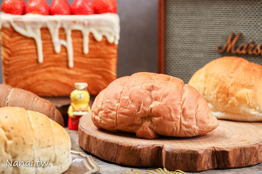 最新ig打卡點!手撕千層吐司,草莓千層吐司一出爐秒殺,生乳可頌用料不手軟,凍滋和流心吃法,網友譽為生乳界天花板