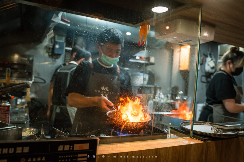 台北美食｜燒究食寓居酒屋～萬華在地人激推的優秀居酒屋，海鮮料理超強、串燒烤物也夠水準，捷運龍山寺美食
