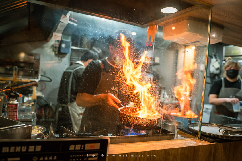 台北美食｜燒究食寓居酒屋～萬華在地人激推的優秀居酒屋，海鮮料理超強、串燒烤物也夠水準，捷運龍山寺美食