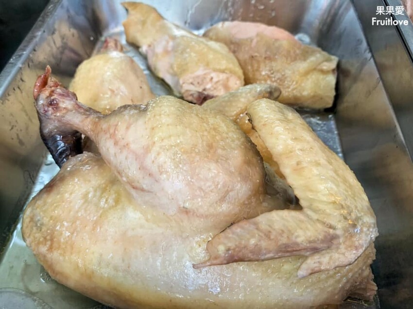 東鵝汁飯⟩鵝腿便當完全不油，去骨鵝腿肉軟嫩多汁，配上蒜頭酥，添增不一樣的口感-台中大里美食 @果果愛Fruitlove