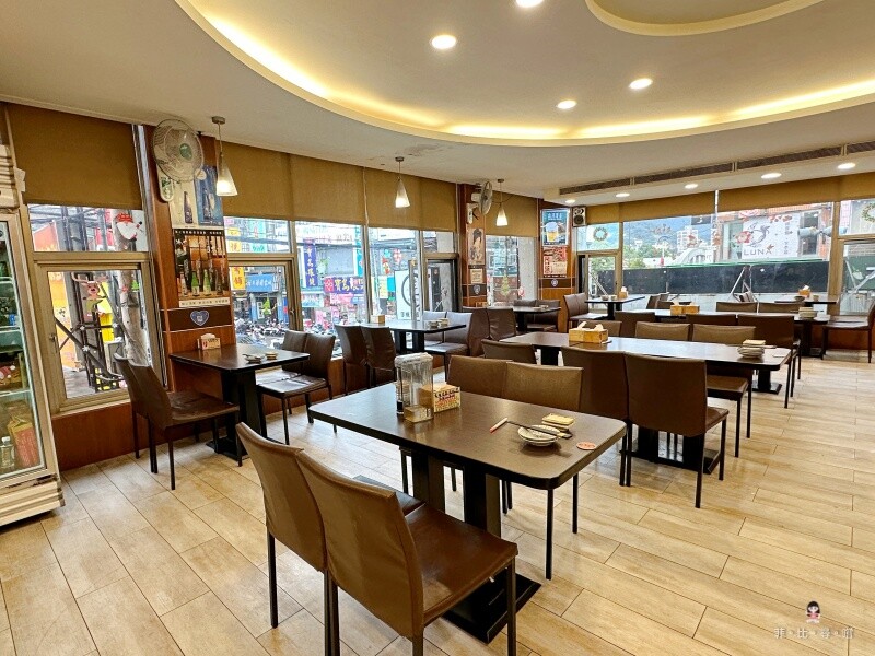 村日式料理 上100種日料任您吃到飽 階梯式擺盤霸氣上桌 超巨大的生蠔有夠邪惡的啦!