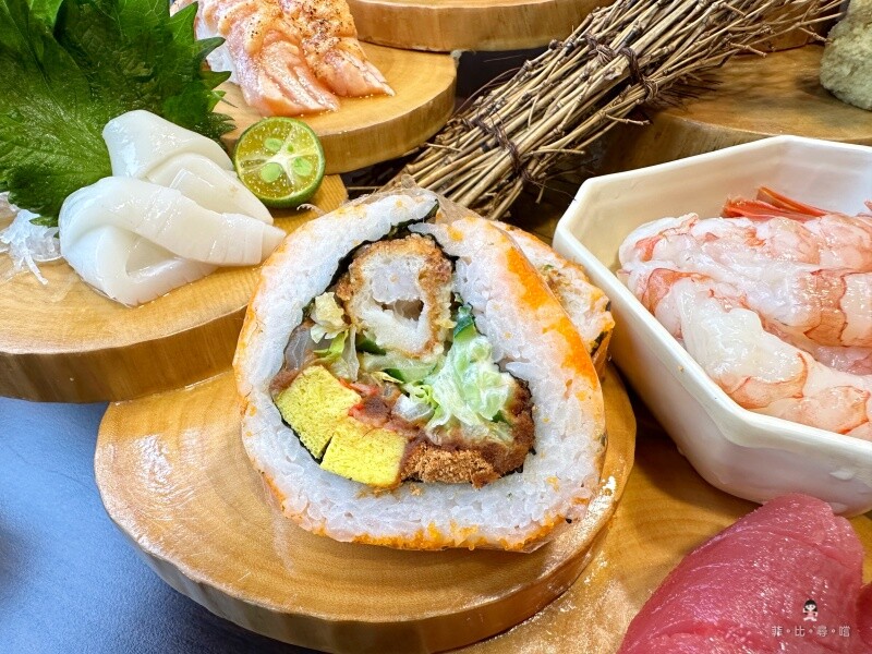 村日式料理 上100種日料任您吃到飽 階梯式擺盤霸氣上桌 超巨大的生蠔有夠邪惡的啦!