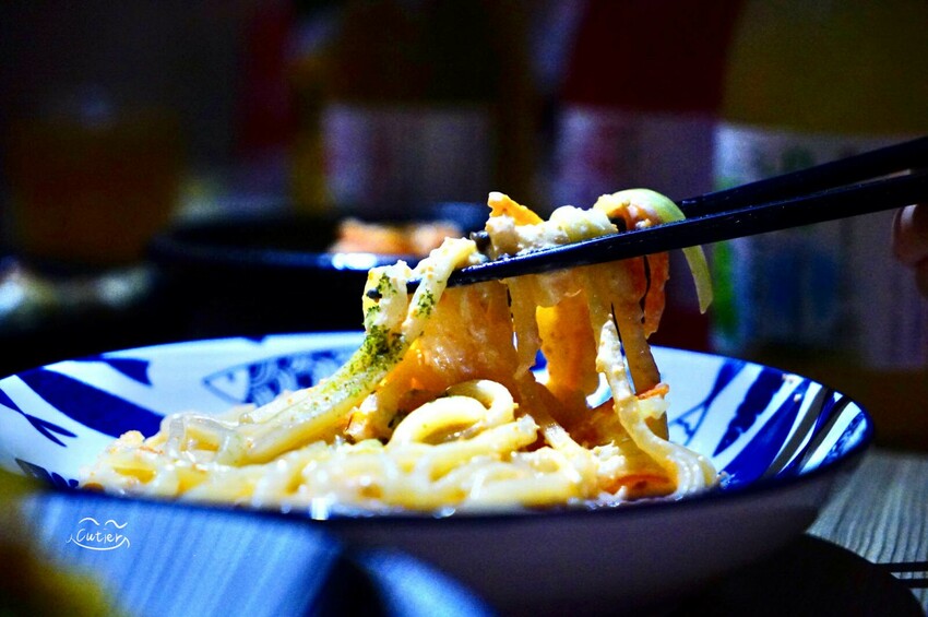 忠孝復興也有這種激安の店！被粉紅烏龍麵與超值酒精放題擄獲了！