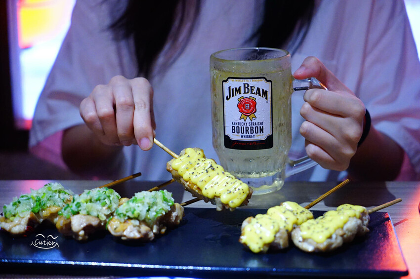 忠孝復興也有這種激安の店！被粉紅烏龍麵與超值酒精放題擄獲了！