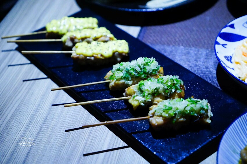 忠孝復興也有這種激安の店！被粉紅烏龍麵與超值酒精放題擄獲了！