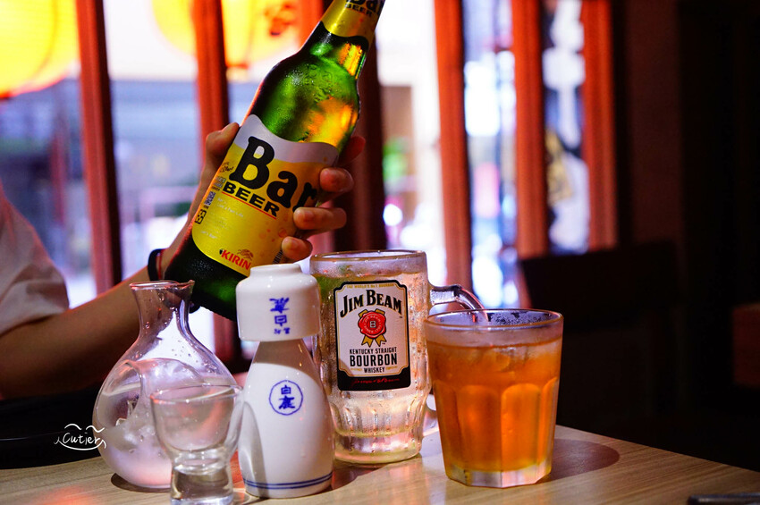 忠孝復興也有這種激安の店！被粉紅烏龍麵與超值酒精放題擄獲了！