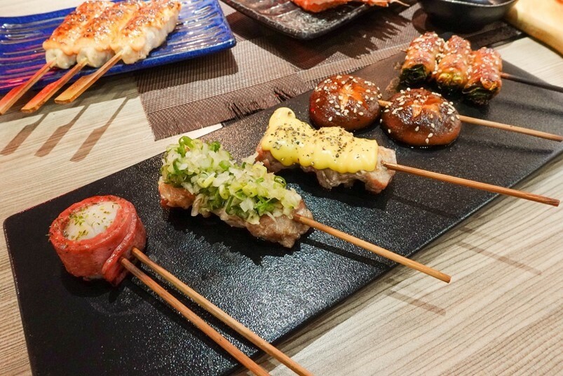 【食記】激安の吉烹酒場（敦南三號店)，好吃的串燒日料，平價居酒屋還有喝到飽！東區美食