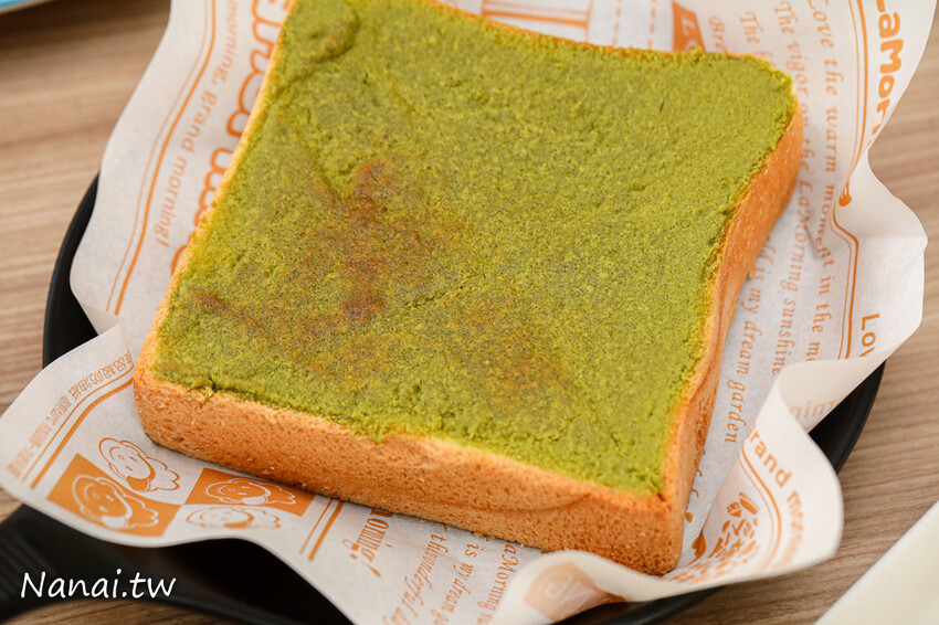 這家早餐店新推出抹茶奶酥厚片用料毫不手軟，撥開厚厚抹茶奶酥醬令人凍未條~