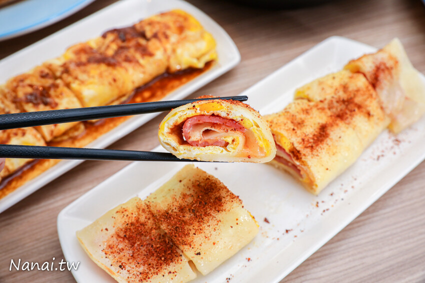 這家早餐店新推出抹茶奶酥厚片用料毫不手軟，撥開厚厚抹茶奶酥醬令人凍未條~