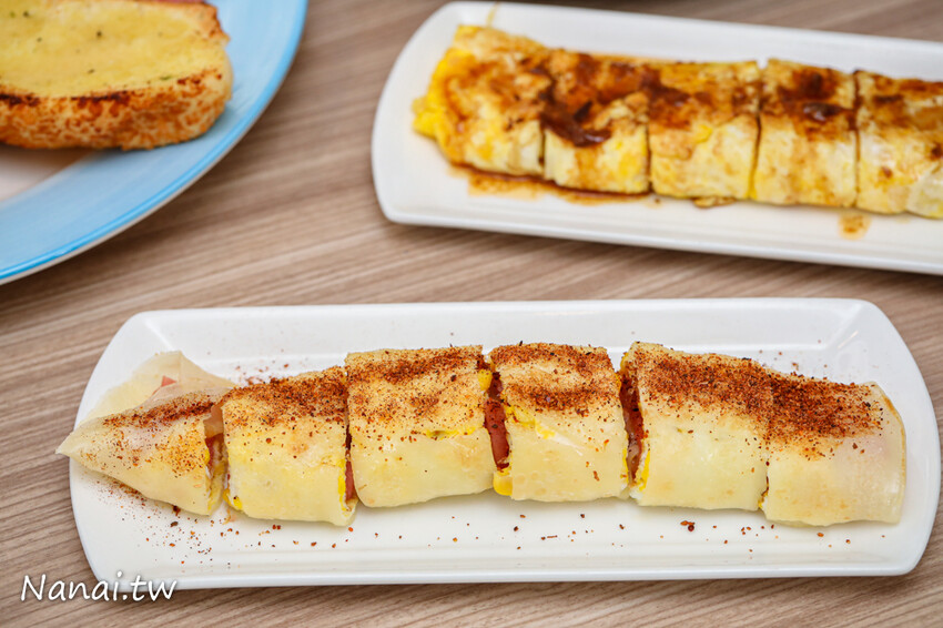 這家早餐店新推出抹茶奶酥厚片用料毫不手軟，撥開厚厚抹茶奶酥醬令人凍未條~