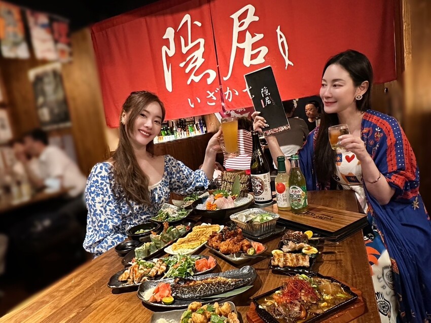 台中西區居酒屋《隱居いざかや》抵達神隱少女日式氛圍居酒屋,門口鳥居燈籠超有氣氛!串燒、燒烤、創意和食
