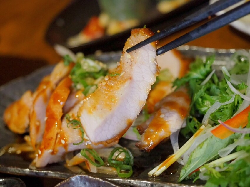 台中西區居酒屋《隱居いざかや》抵達神隱少女日式氛圍居酒屋,門口鳥居燈籠超有氣氛!串燒、燒烤、創意和食