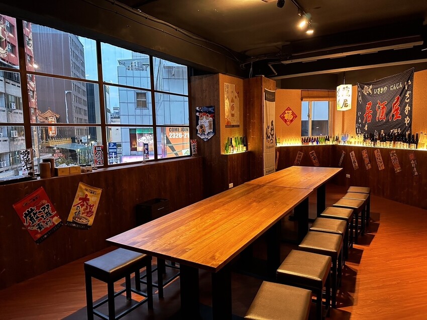 台中西區居酒屋《隱居いざかや》抵達神隱少女日式氛圍居酒屋,門口鳥居燈籠超有氣氛!串燒、燒烤、創意和食