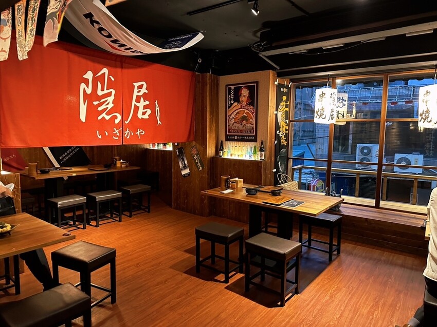 台中西區居酒屋《隱居いざかや》抵達神隱少女日式氛圍居酒屋,門口鳥居燈籠超有氣氛!串燒、燒烤、創意和食