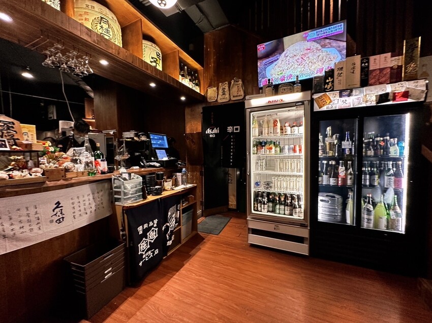 台中西區居酒屋《隱居いざかや》抵達神隱少女日式氛圍居酒屋,門口鳥居燈籠超有氣氛!串燒、燒烤、創意和食