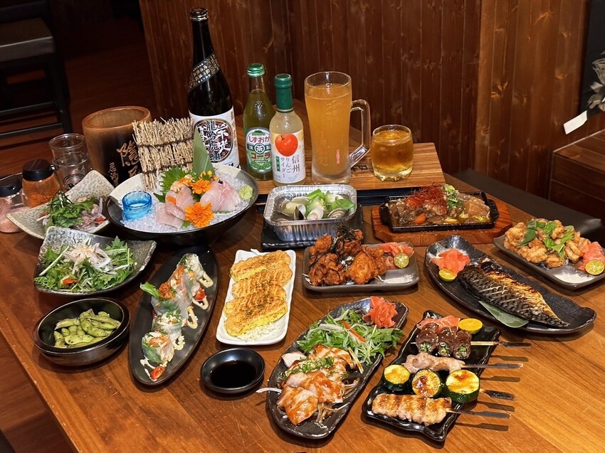 台中西區居酒屋《隱居いざかや》抵達神隱少女日式氛圍居酒屋,門口鳥居燈籠超有氣氛!串燒、燒烤、創意和食