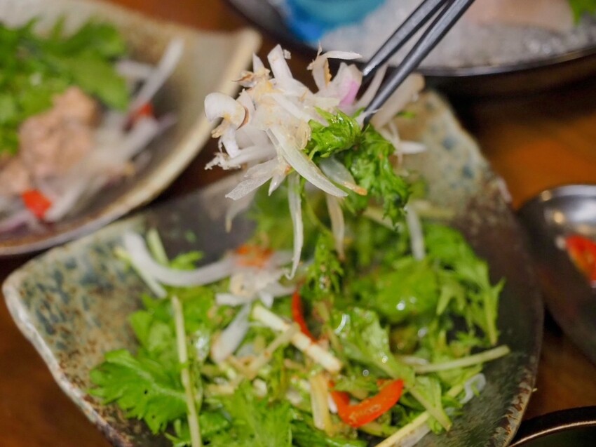 台中西區居酒屋《隱居いざかや》抵達神隱少女日式氛圍居酒屋,門口鳥居燈籠超有氣氛!串燒、燒烤、創意和食