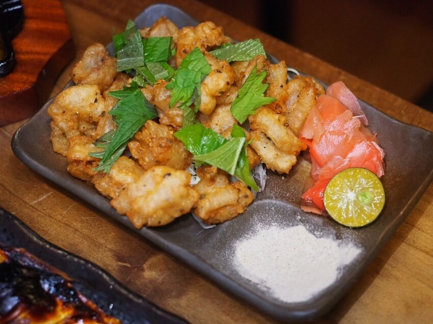 台中西區居酒屋《隱居いざかや》抵達神隱少女日式氛圍居酒屋,門口鳥居燈籠超有氣氛!串燒、燒烤、創意和食