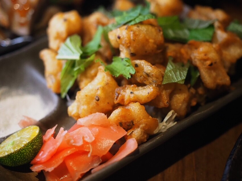 台中西區居酒屋《隱居いざかや》抵達神隱少女日式氛圍居酒屋,門口鳥居燈籠超有氣氛!串燒、燒烤、創意和食